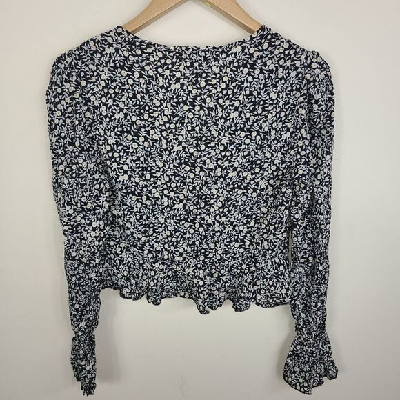 Shein Boho Ditzy Daisy Print Crop Front Tie Shirt (M) - Picture 8 of 8